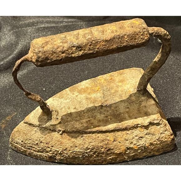 Antique Cast Iron Sad Iron - Heavy Wear - Picture 2 of 5